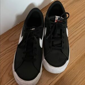 Nike big kids Black and White Classic Sneakers